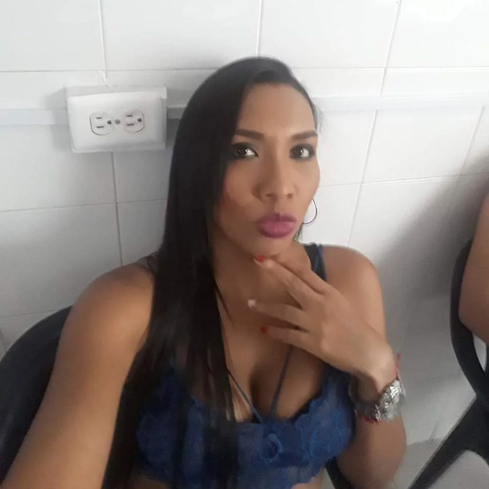 lina-hot-smoke's Live Sex Cam Show