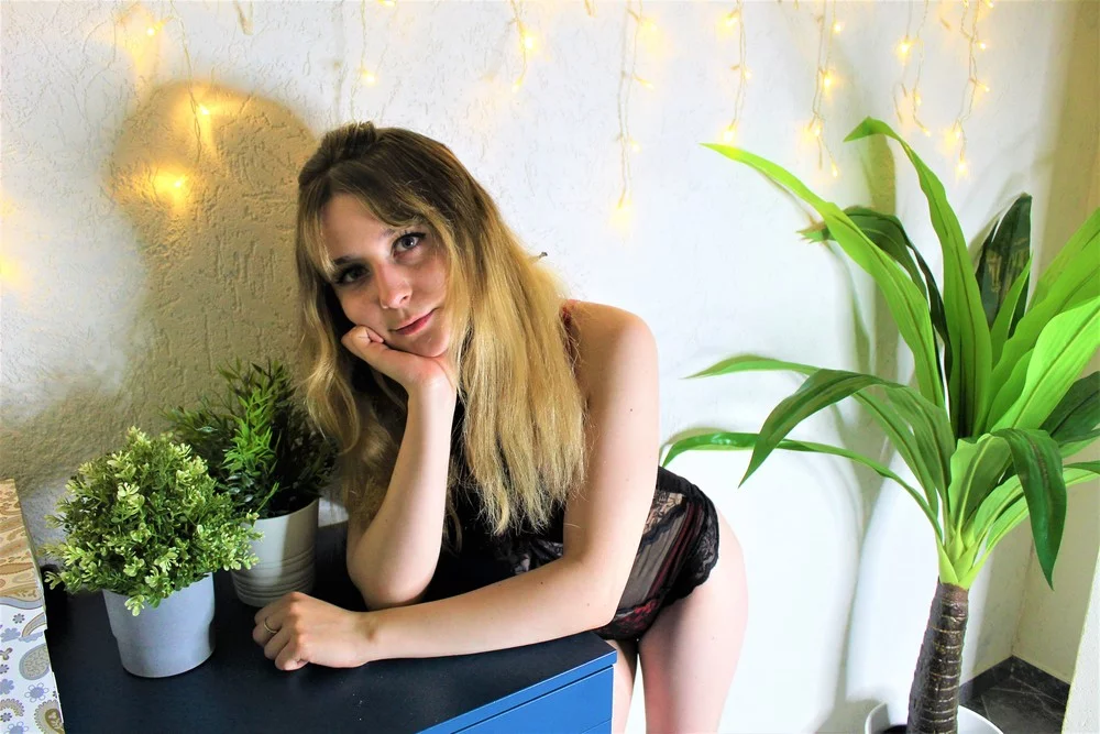 mimi-lovely's Live Sex Cam Show