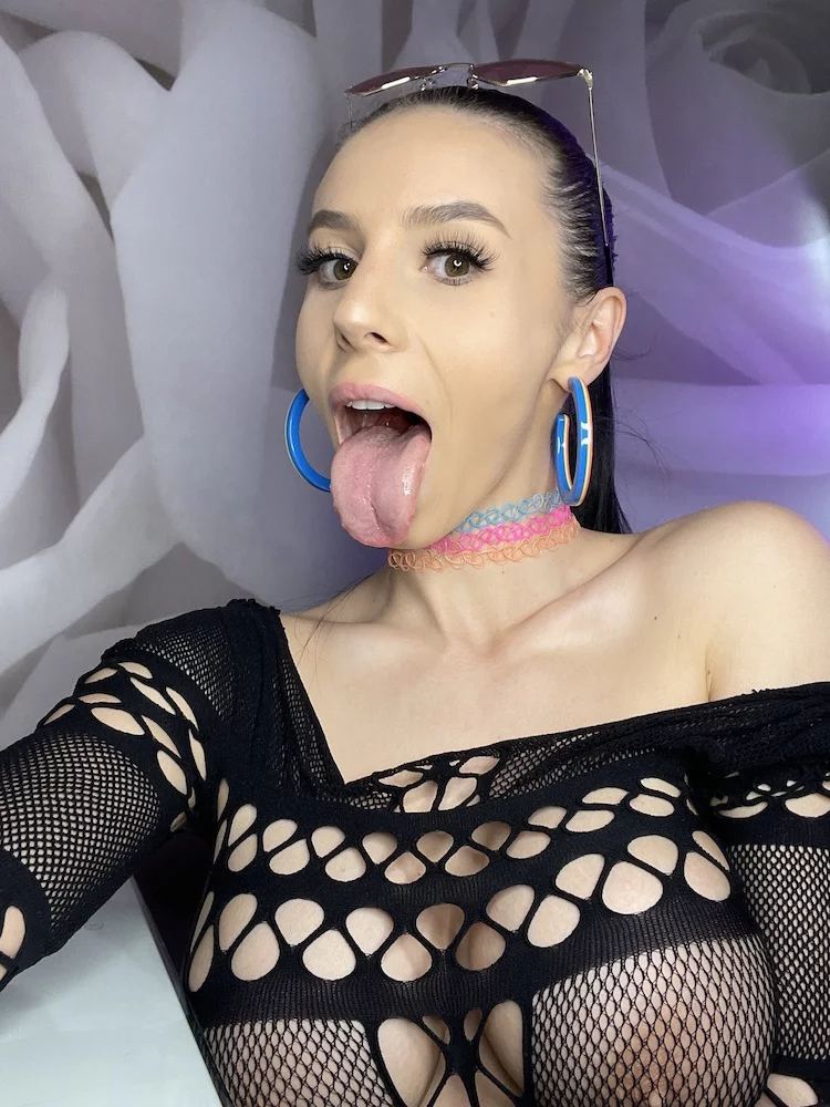 Nelly Kent's Live Sex Cam Show