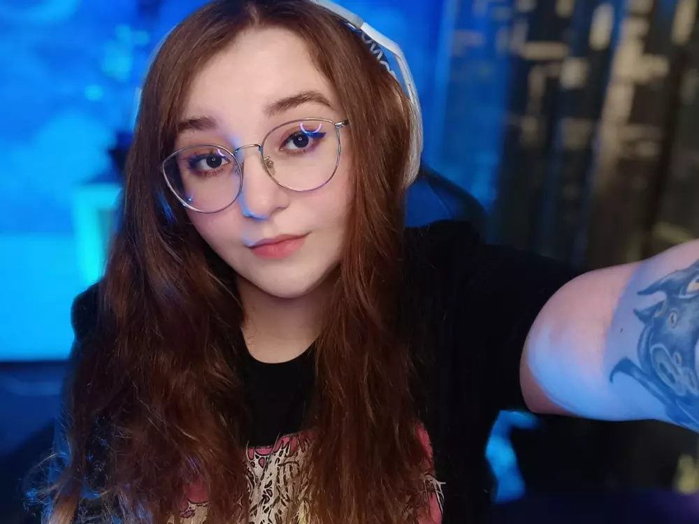 Kira's Live Sex Cam Show