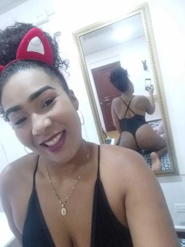 sweet-coral's Live Sex Cam Show
