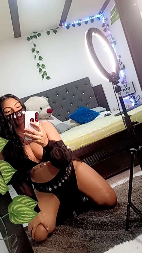 luxuryygf1's Live Sex Cam Show