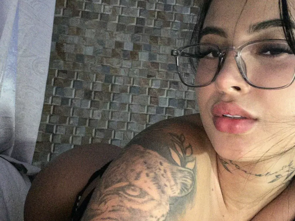 Laragomez's Live Sex Cam Show