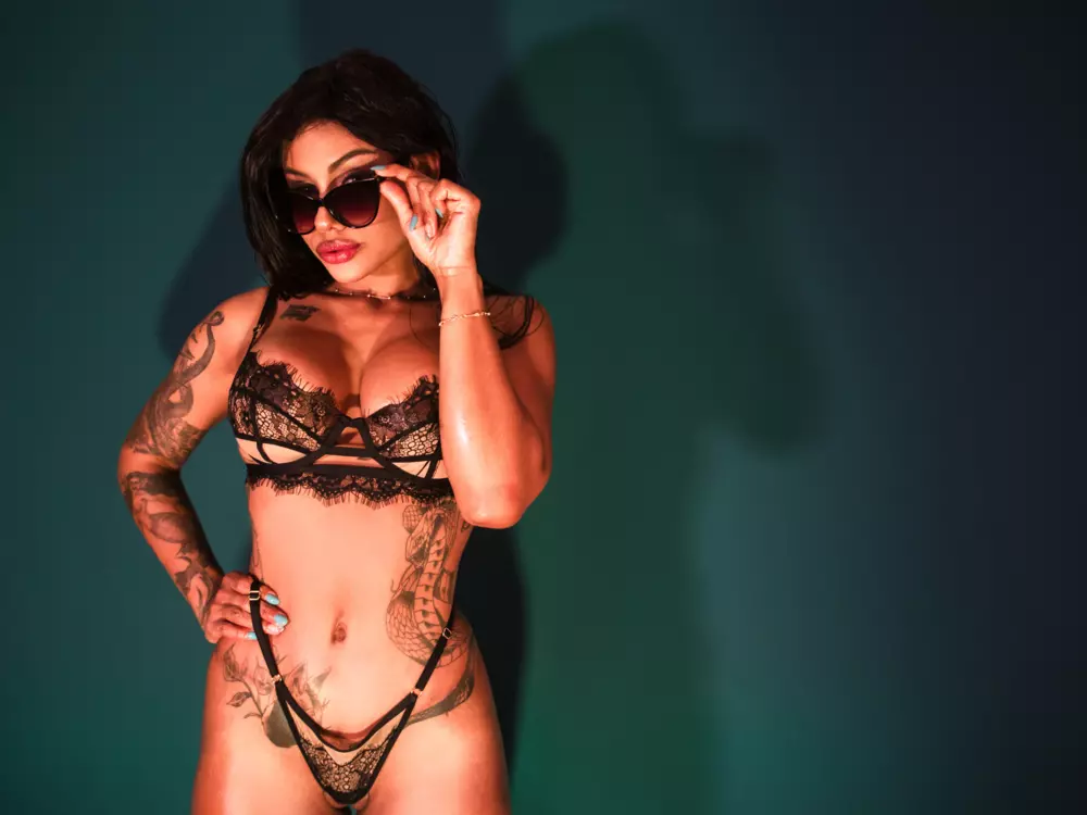 Lauren Saenz's Live Sex Cam Show