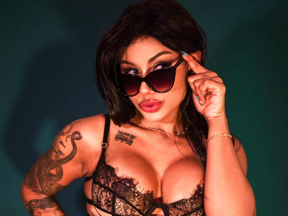 Offline cam show with Lauren Saenz