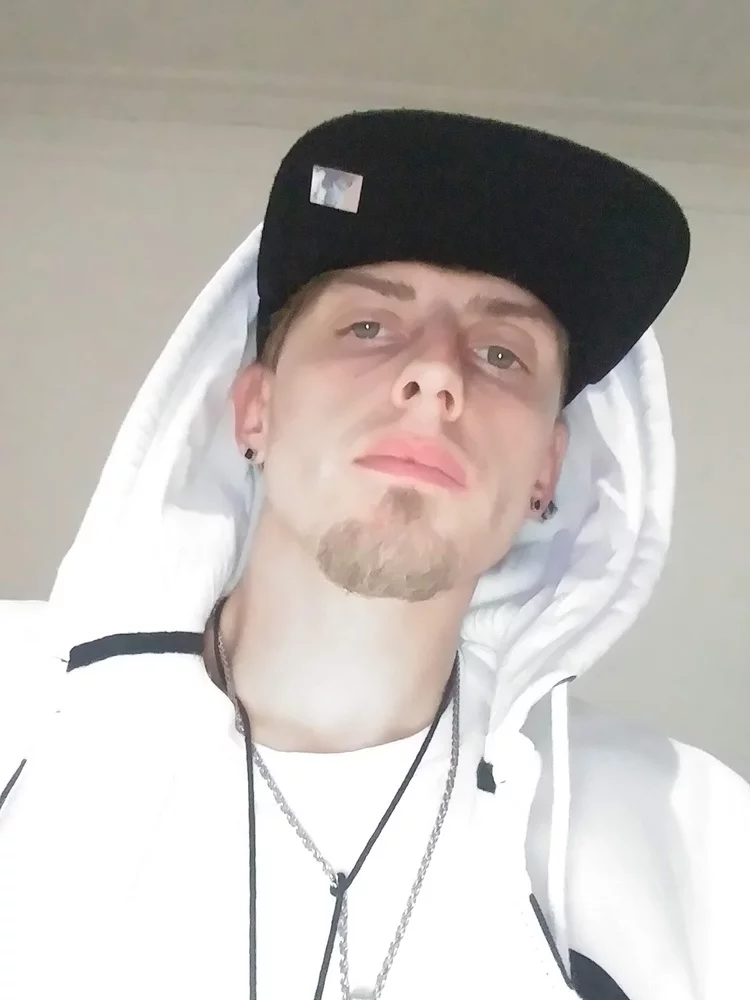 Ezekielloveless502's Live Sex Cam Show