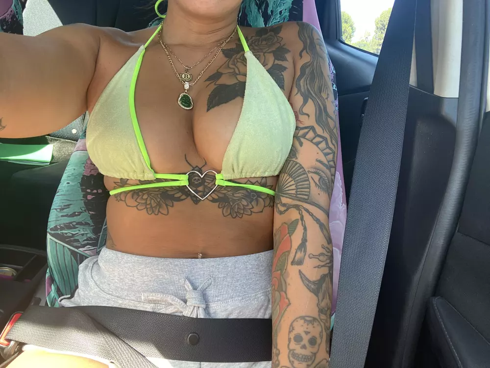 adrianasweets's Live Sex Cam Show