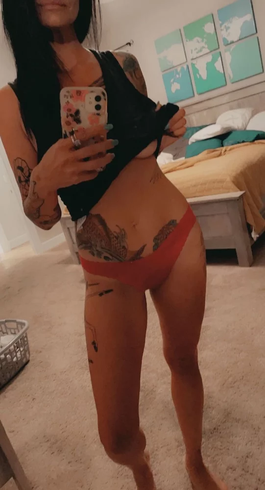 inkedmama's Live Sex Cam Show