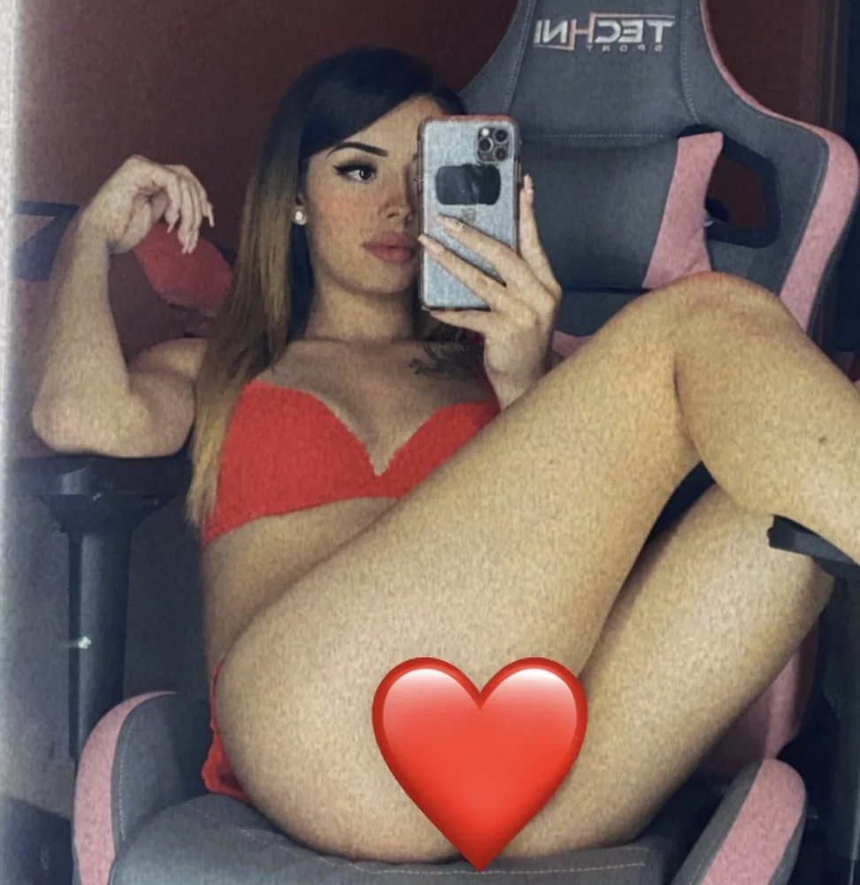 Barbie Bangzzz (Baddibangz) Cam Model Bio - Camsoda