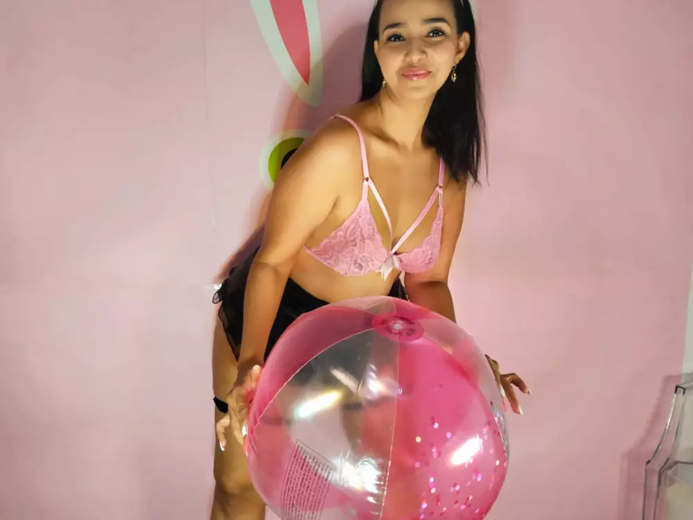 Conniee Manuela's Live Sex Cam Show