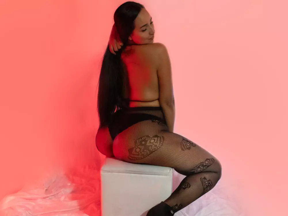 Conniee Manuela's Live Sex Cam Show