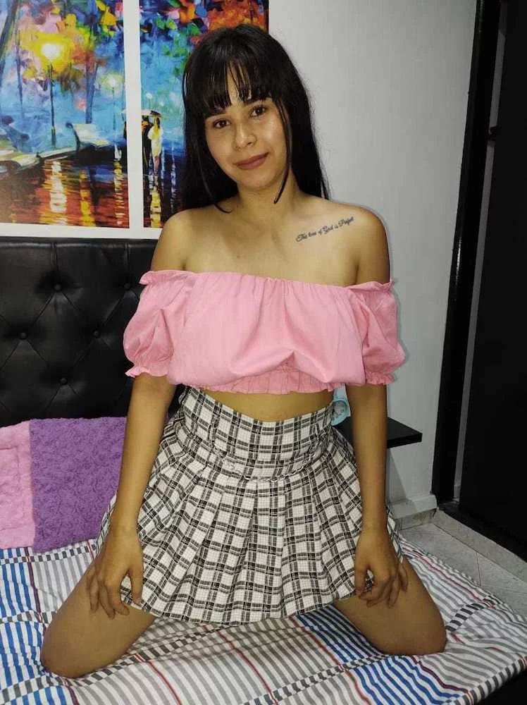 loraine-antoni's Live Sex Cam Show