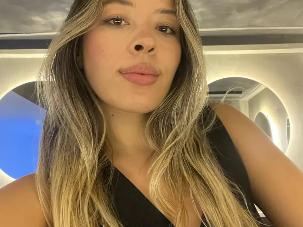 Chloe Dee's Live Sex Cam Show