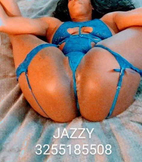 JUICYJAZZY6968's Live Sex Cam Show