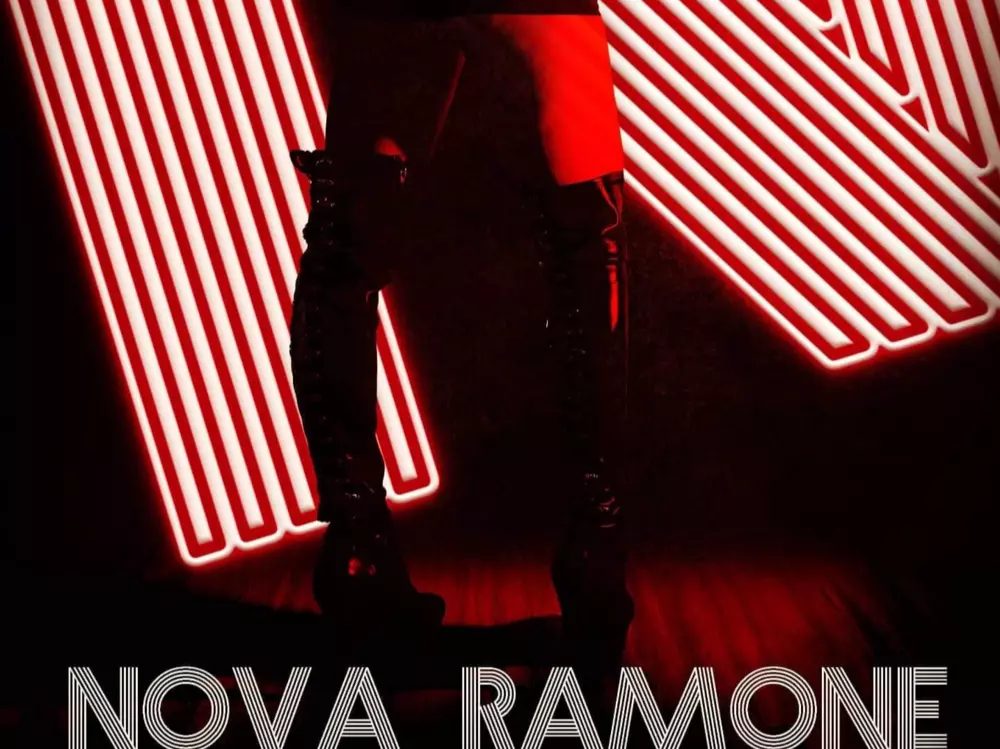 Nova Ramone's live chat room