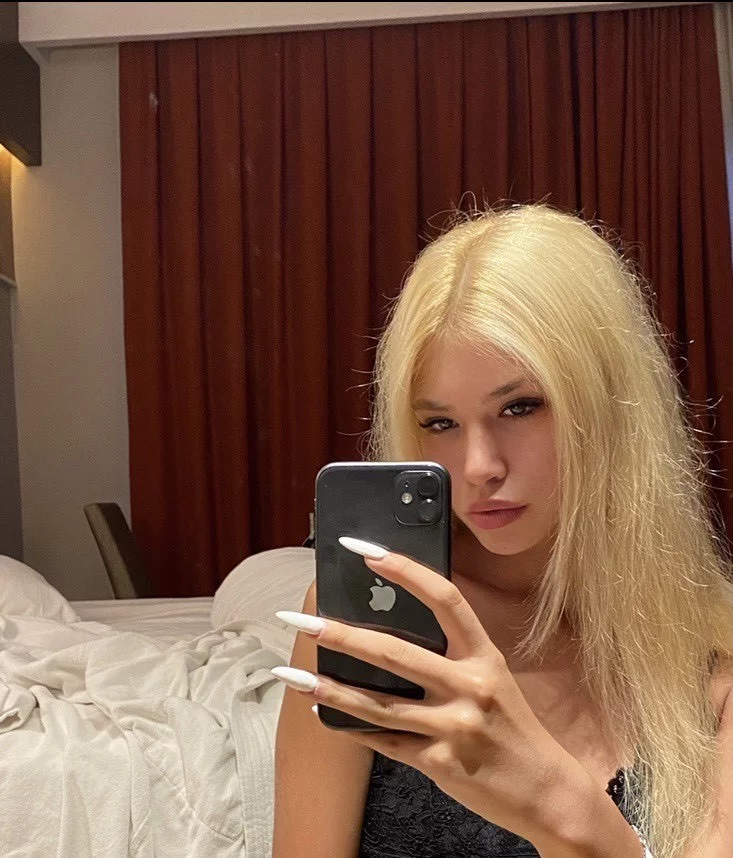 AlyssaBarby's Live Sex Cam Show