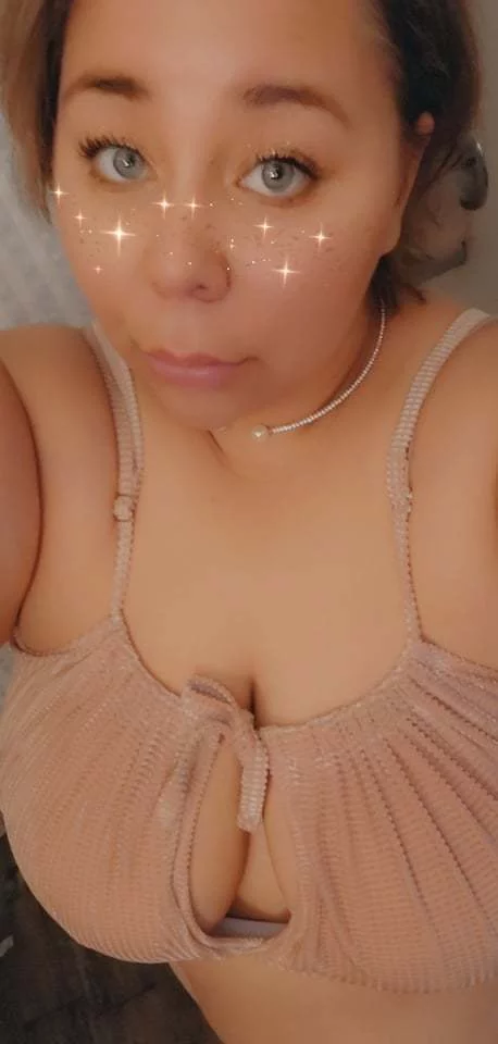 Avery Peach's Live Sex Cam Show
