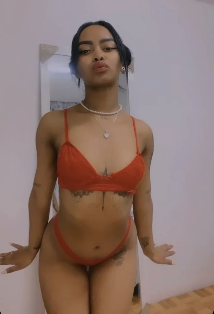 Charllotte's Live Sex Cam Show