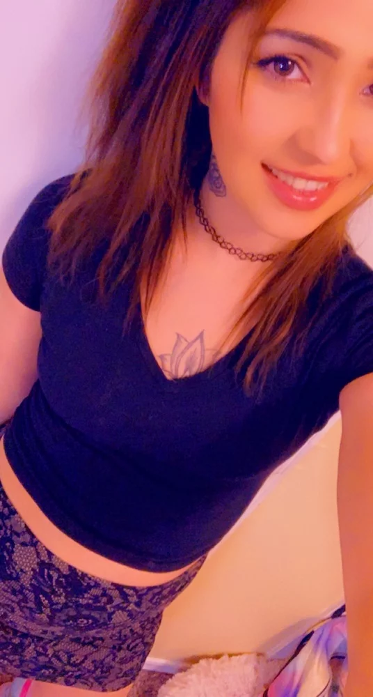 queenVee98's Live Sex Cam Show