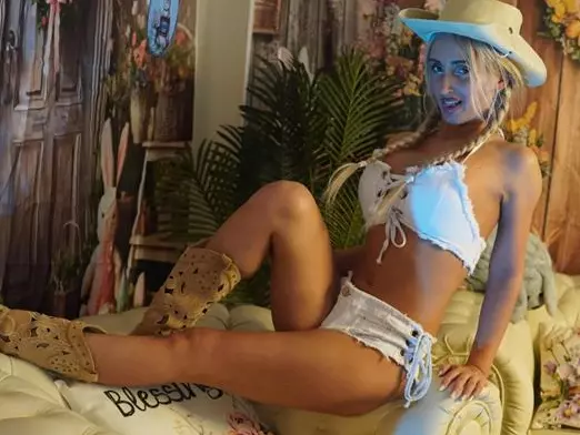 Live cam show with IsabellaEthan - Squirt on Camsoda