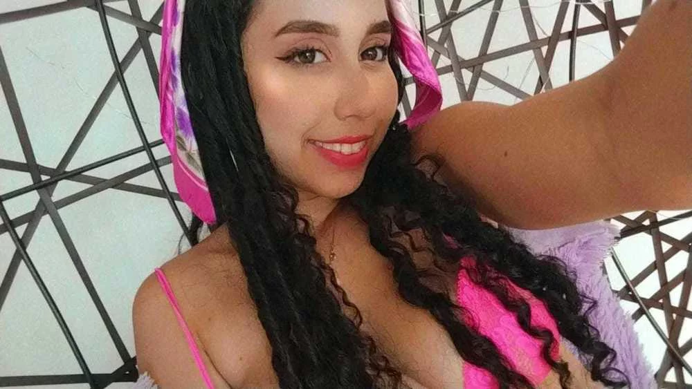 MaddyRosse1's Live Sex Cam Show