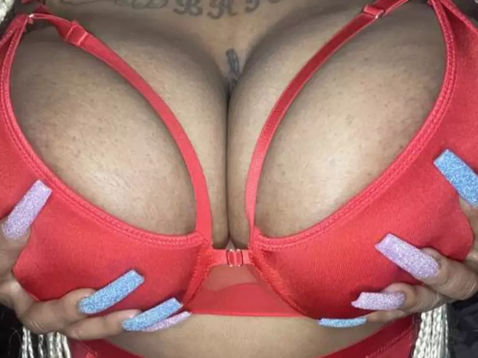 THEREALKISSES's Live Sex Cam Show