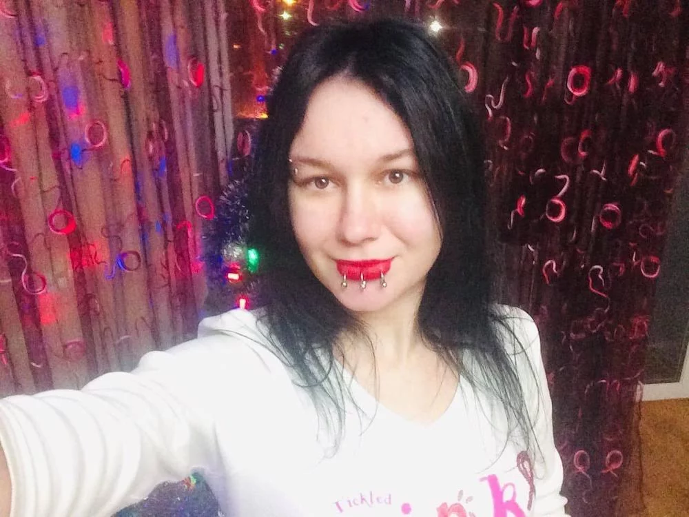 KellySaint's Live Sex Cam Show