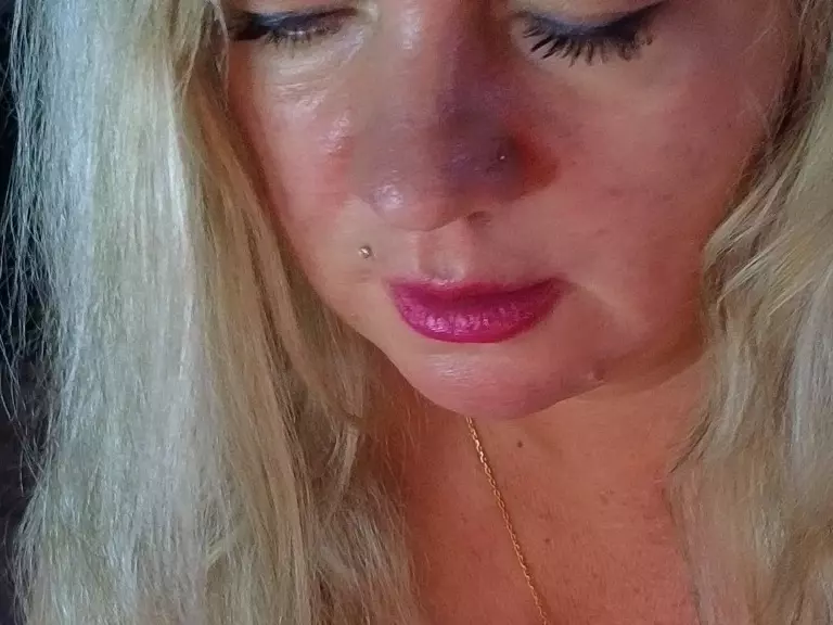 Molligspielle's Live Sex Cam Show