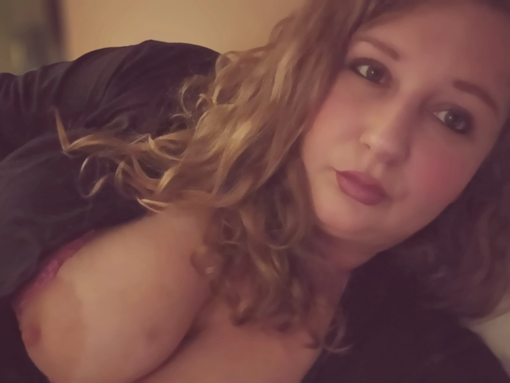 chloeblue420's Live Sex Cam Show