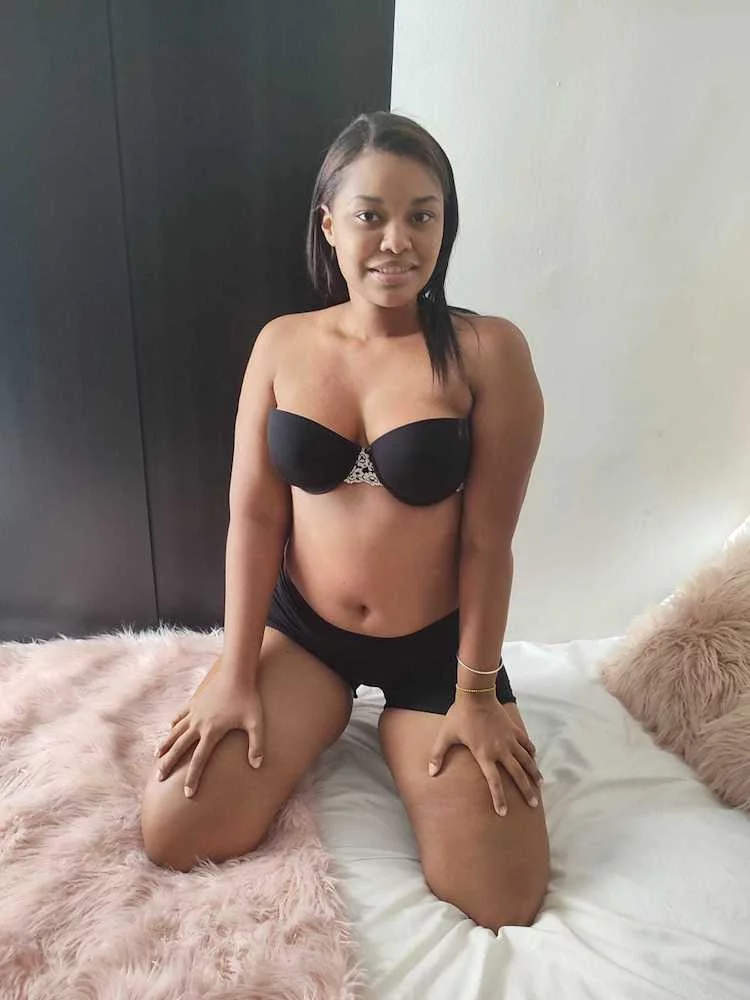 Catalina-Lovee's Live Sex Cam Show