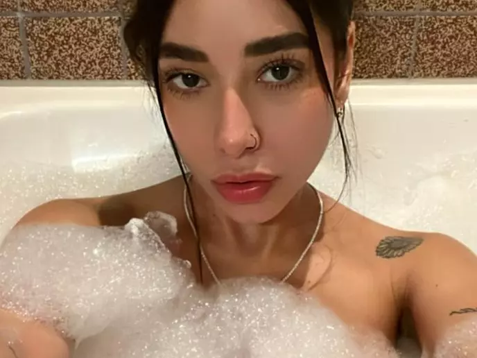 emma-pole88