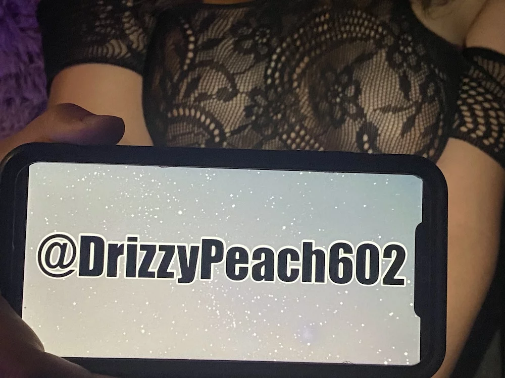 Drizzypeach602's live chat room