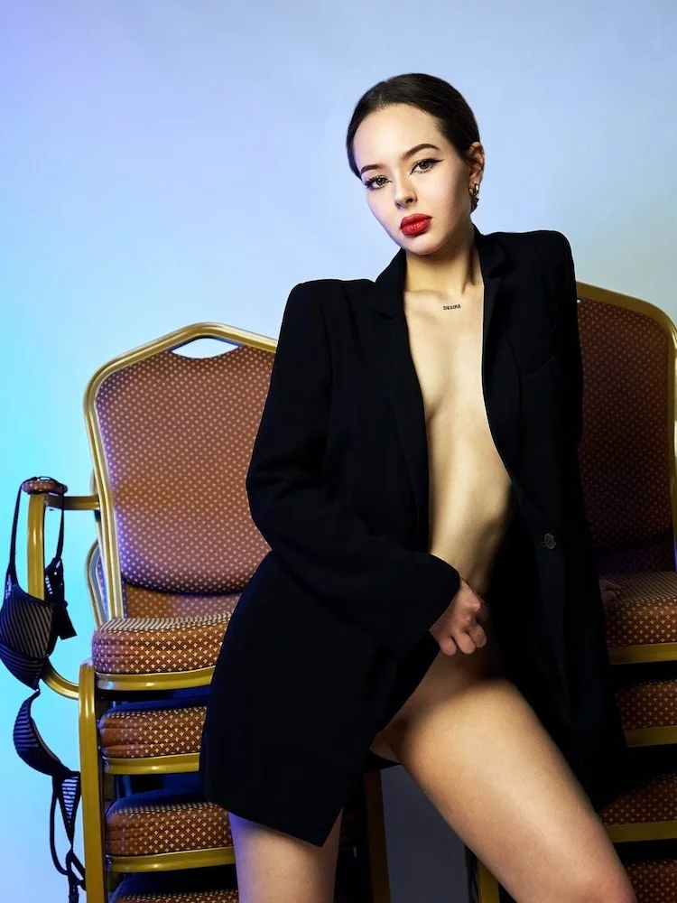 emelyexx's Live Sex Cam Show