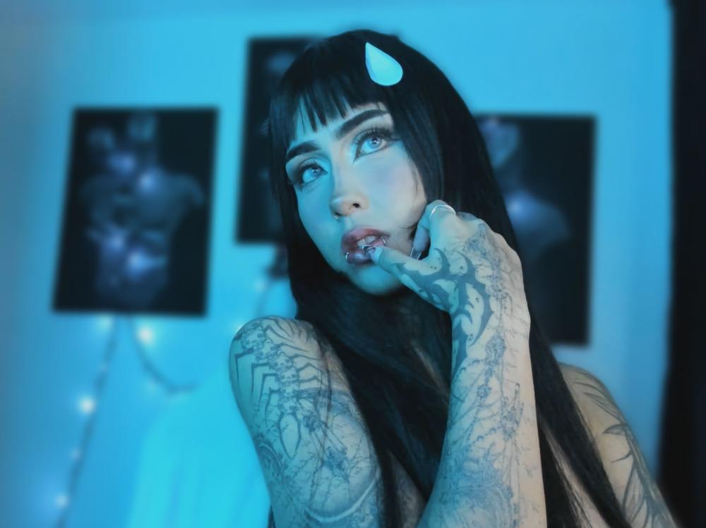 nicolle-lee