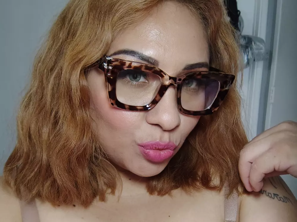 Linalooove's Live Sex Cam Show