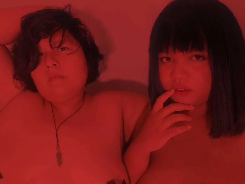 LilyAndMily's Live Sex Cam Show