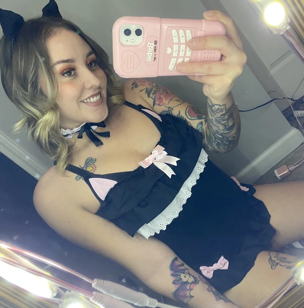thicc-tattooed-bitch's Live Sex Cam Show