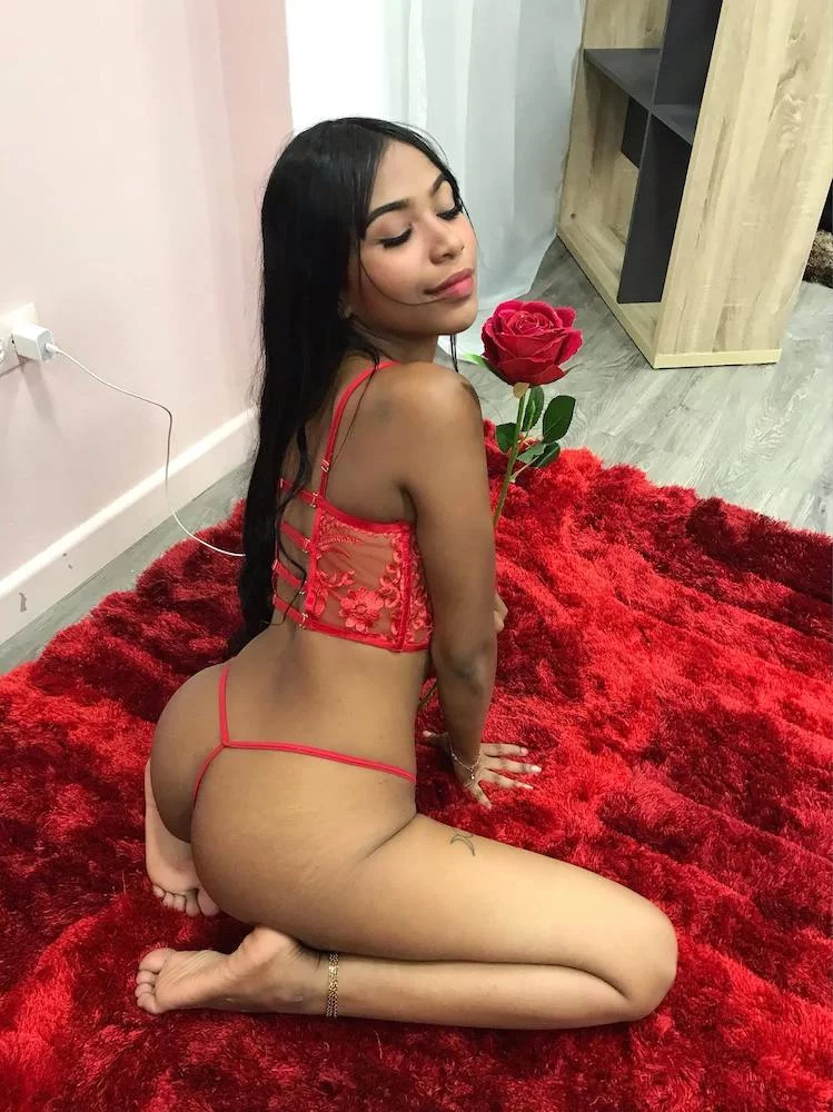Scarletone's Live Sex Cam Show
