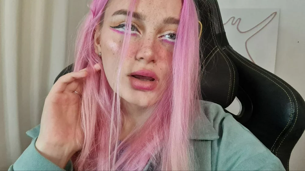 PinkViki's Live Sex Cam Show