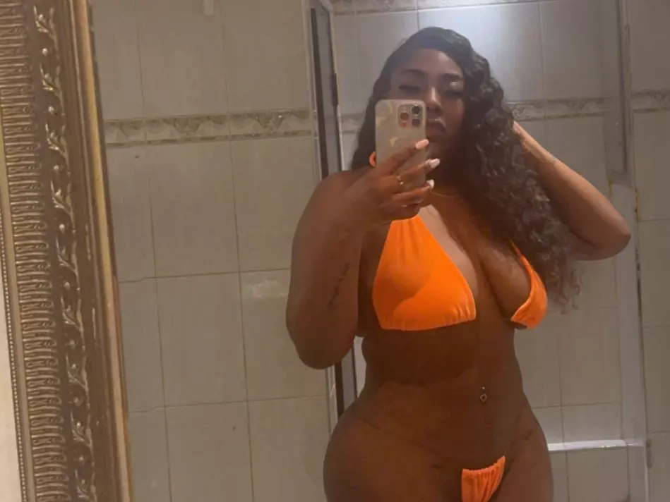 JASMINE KISSES's Live Sex Cam Show