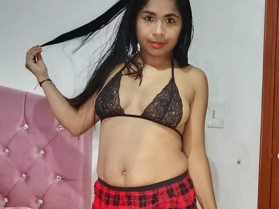 kiara-williambk's Live Sex Cam Show