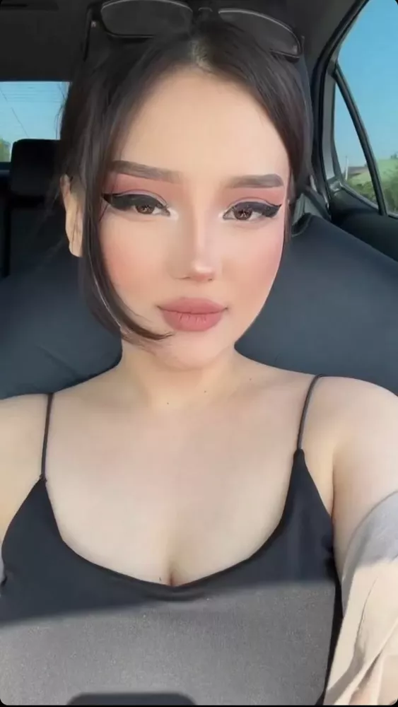 Naomi's Live Sex Cam Show