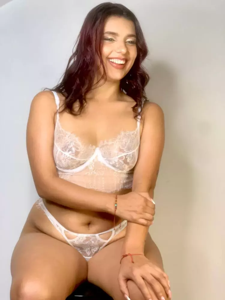 CamilaReds's Live Sex Cam Show