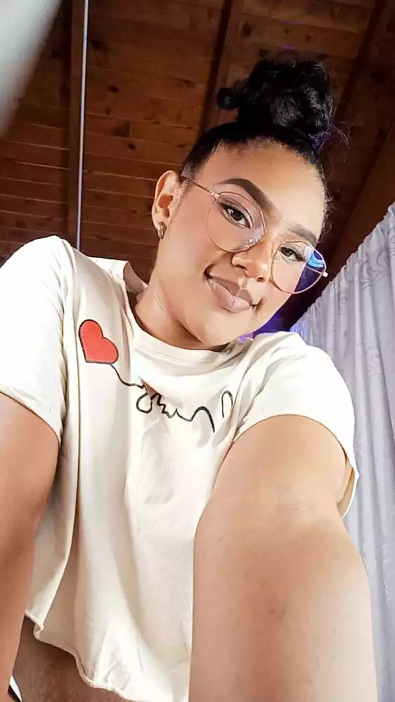 esmeralda-johnson's Live Sex Cam Show
