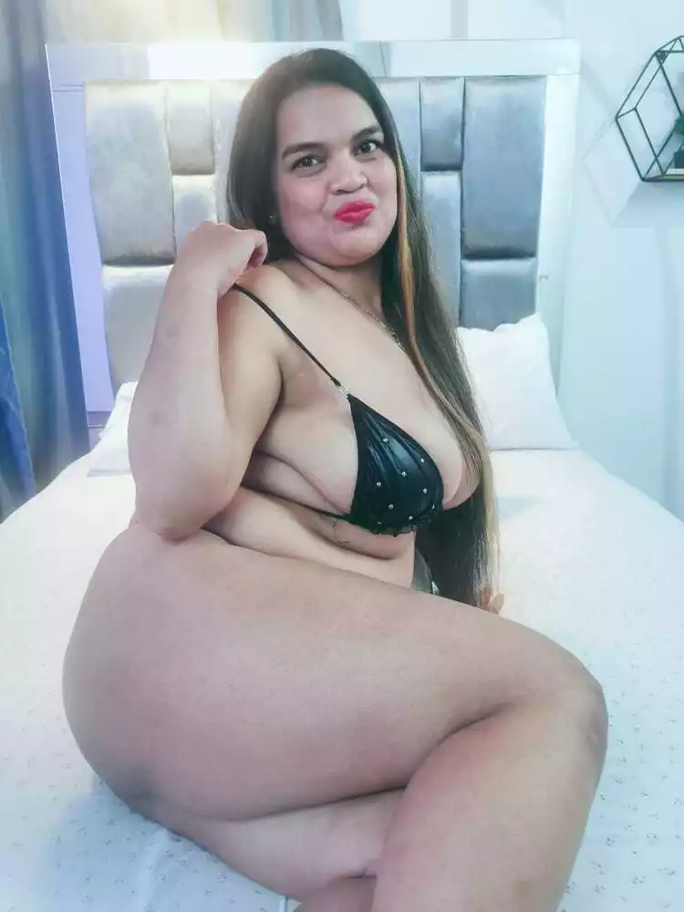 sarayhorny69's live chat room