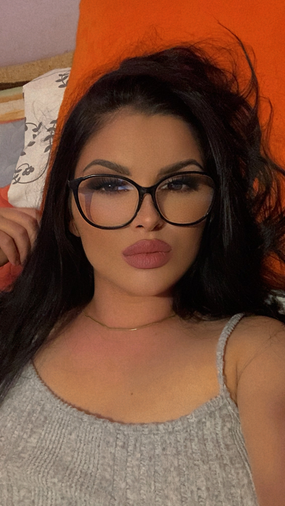 Sandralaure's Live Sex Cam Show