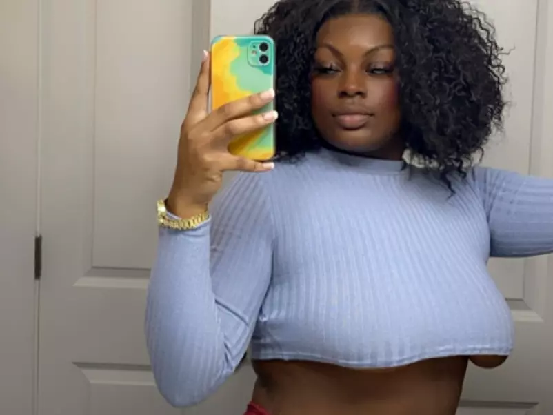Thiccckbunny's Live Sex Cam Show