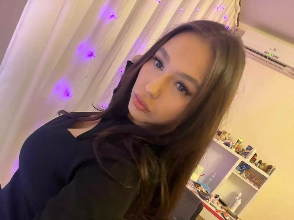 Hannah-Adams's Live Sex Cam Show