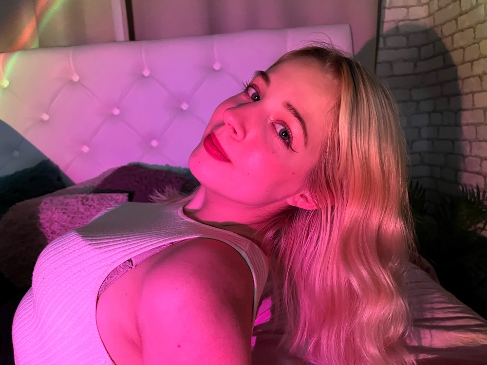 Caroline-Lin's Live Sex Cam Show