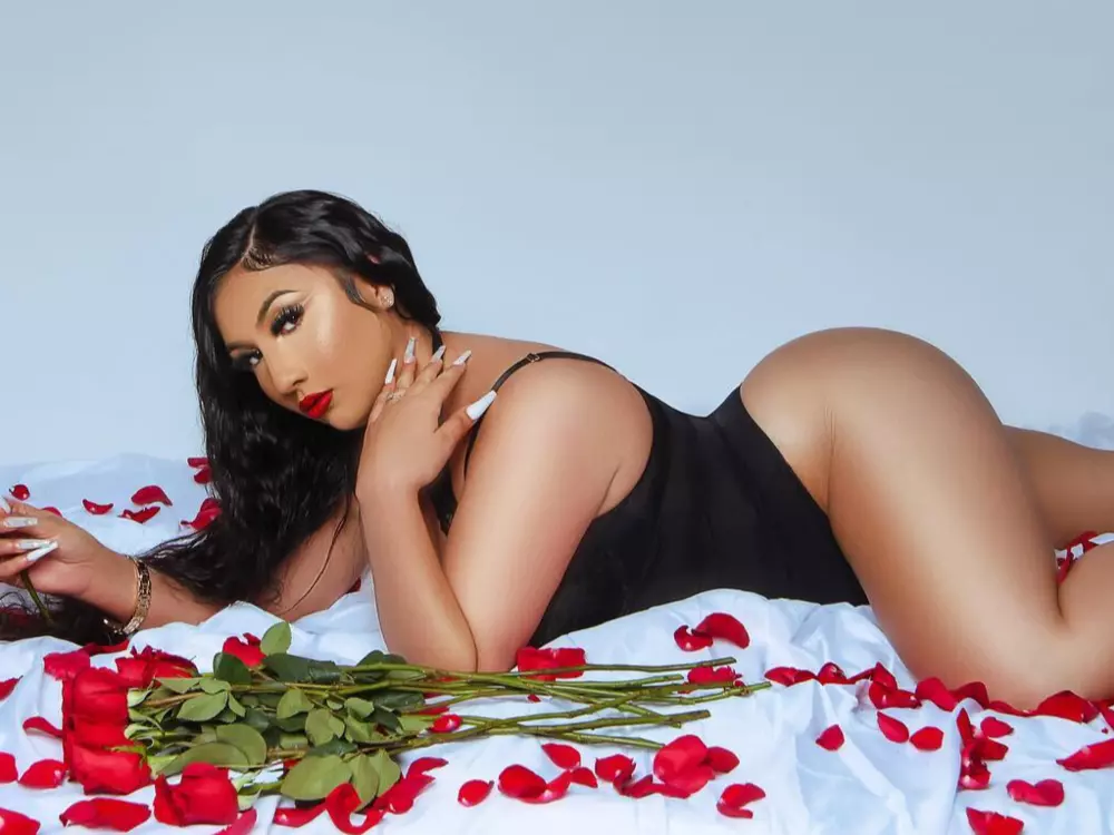sheskaylakreme's Live Sex Cam Show